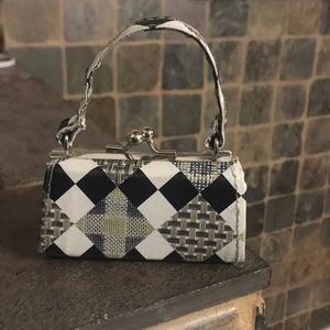 Small clasp coin purse